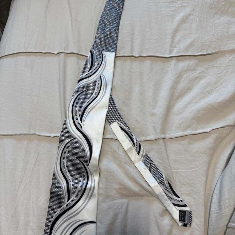 Stacy Adams Black and White Wavy Stripe Silk Tie